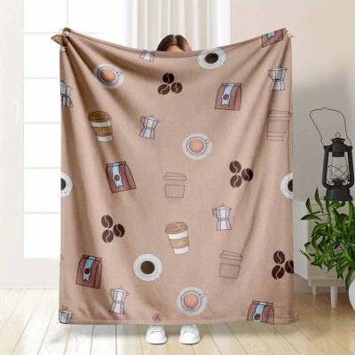 Coffee Theme Flannel Blanket， Coffee Beans & Cups Pattern， Soft & Warm， Lightweight & Cozy， Perfect for Couch， Sofa， Bed， Travel， Home Decor， Coffee Lovers Gift， Suitable for Fall， Winter and Casual Indoor Outdoor Use.
